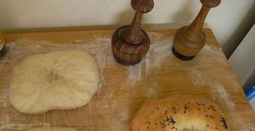 Uzbekistanin leivonnaiset tandoorissa
