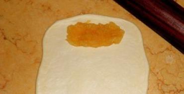 Karamel-muz dolgulu çörekler Çörekler için muz dolgusu nasıl yapılır