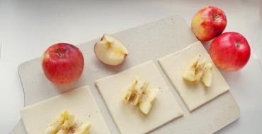 Готовим слойки с яблоками из слоеного дрожжевого теста